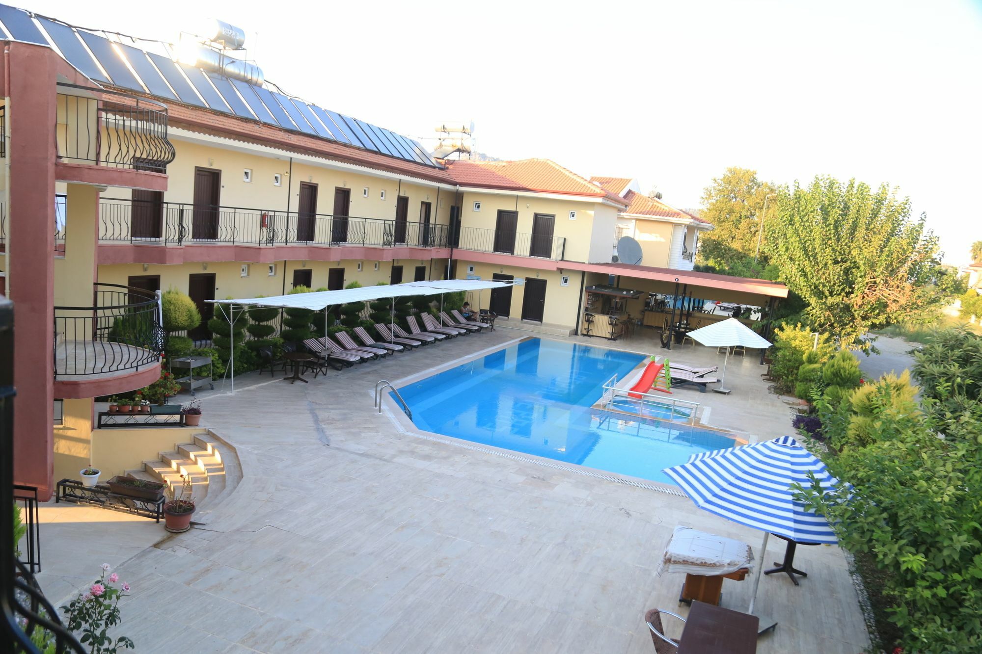 Las Palmeras Hotel Camyuva Exterior photo